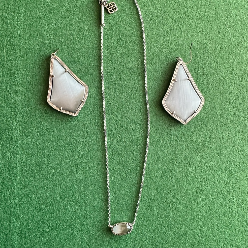 POSH STORE CLOSING
Kendra Scott Elisa and Alexandra set